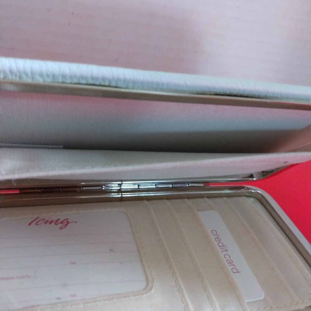 Icing Beach Wallet - Picture 7 of 9